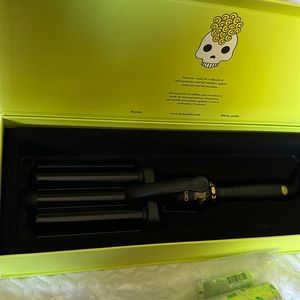 Amika High Tide Deep Waver: Brand NEW